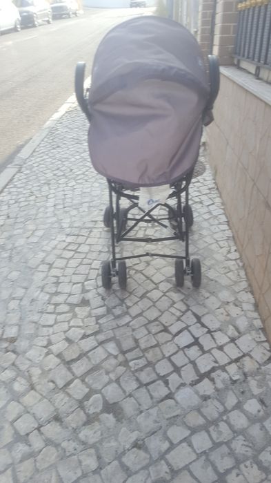 Carrinho  para  passear  bebês