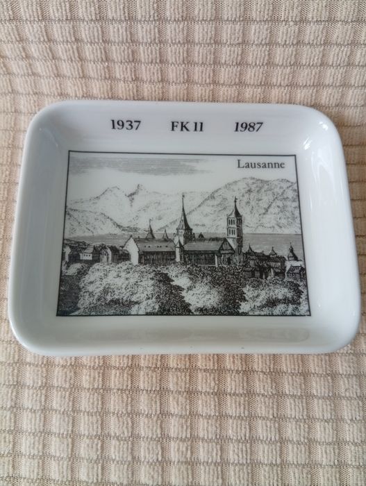 Kolekcjonerska popielniczka z 1987 r.