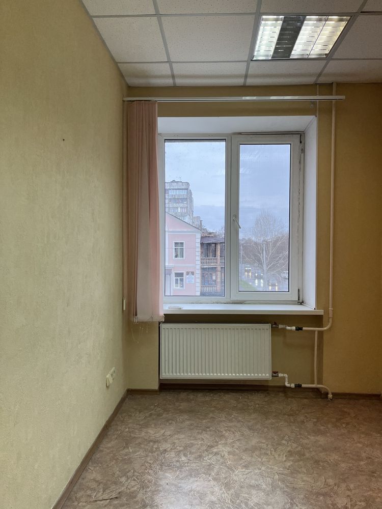 Оренда офісів від 34м2 до 77 м2 р-н площі 700 річ.