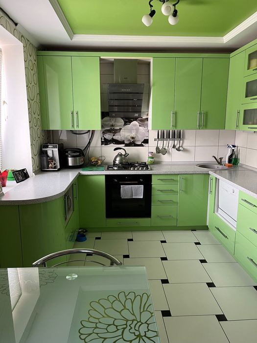 Продається 3-кімнатна квартира з індивідуальним опаленням біля АТБ