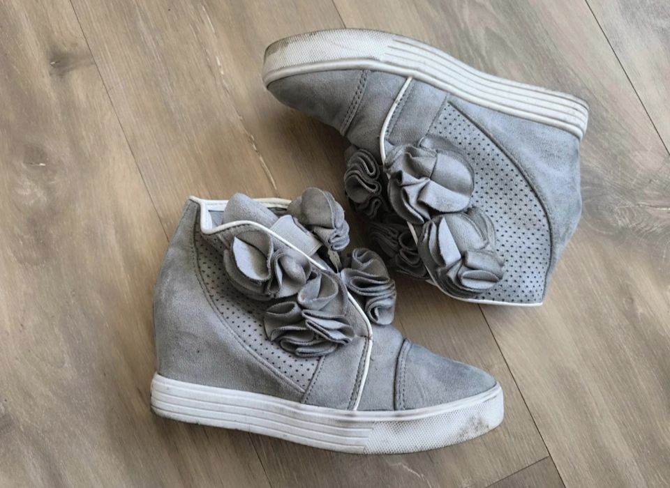 Buty na koturnie, trampki, sneakersy