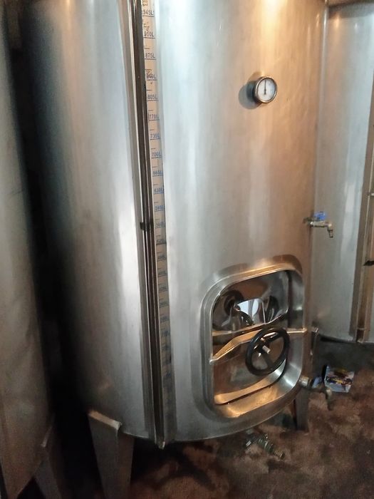 Vendo cubas de inox para vinho