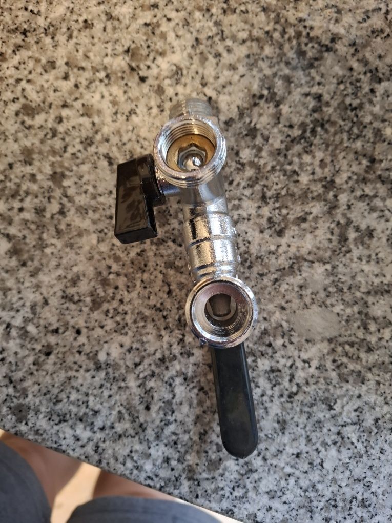 Torneira duas saídas