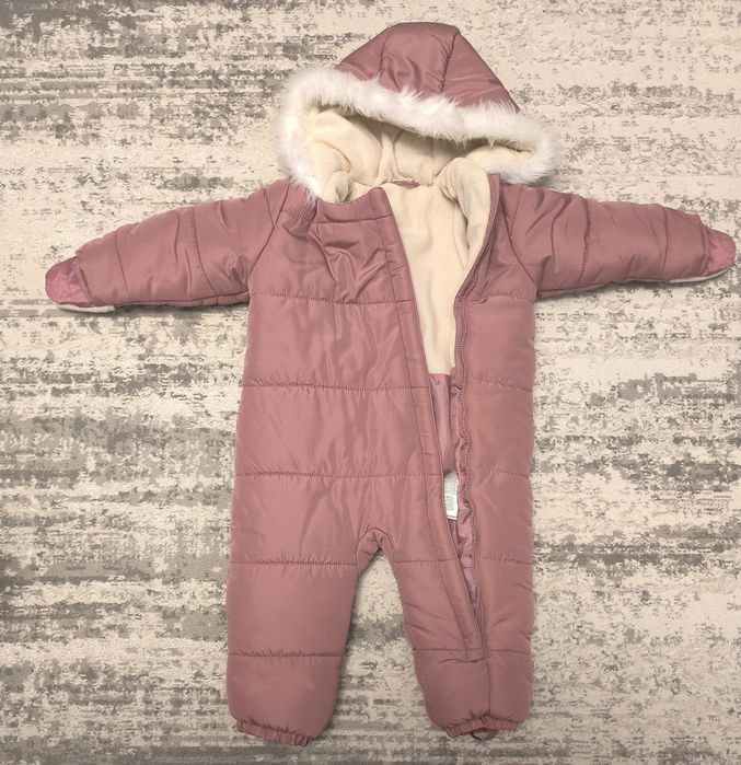 Sprzedam dla dziewczynki kombinezon 86r. -25 zł, kamizelka 86r. - 20zł