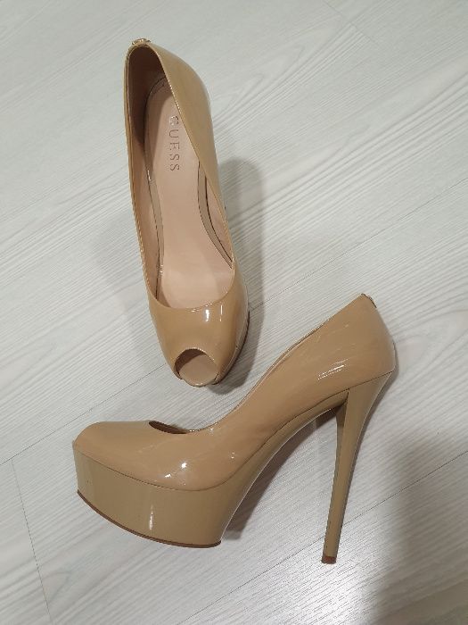 Sapatos GUESS tam.40 Cor Nude