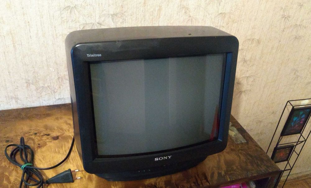 Stary Telewizor SONY TRINITRON 14 Monitor Retro Kineskopowy Stare Gry
