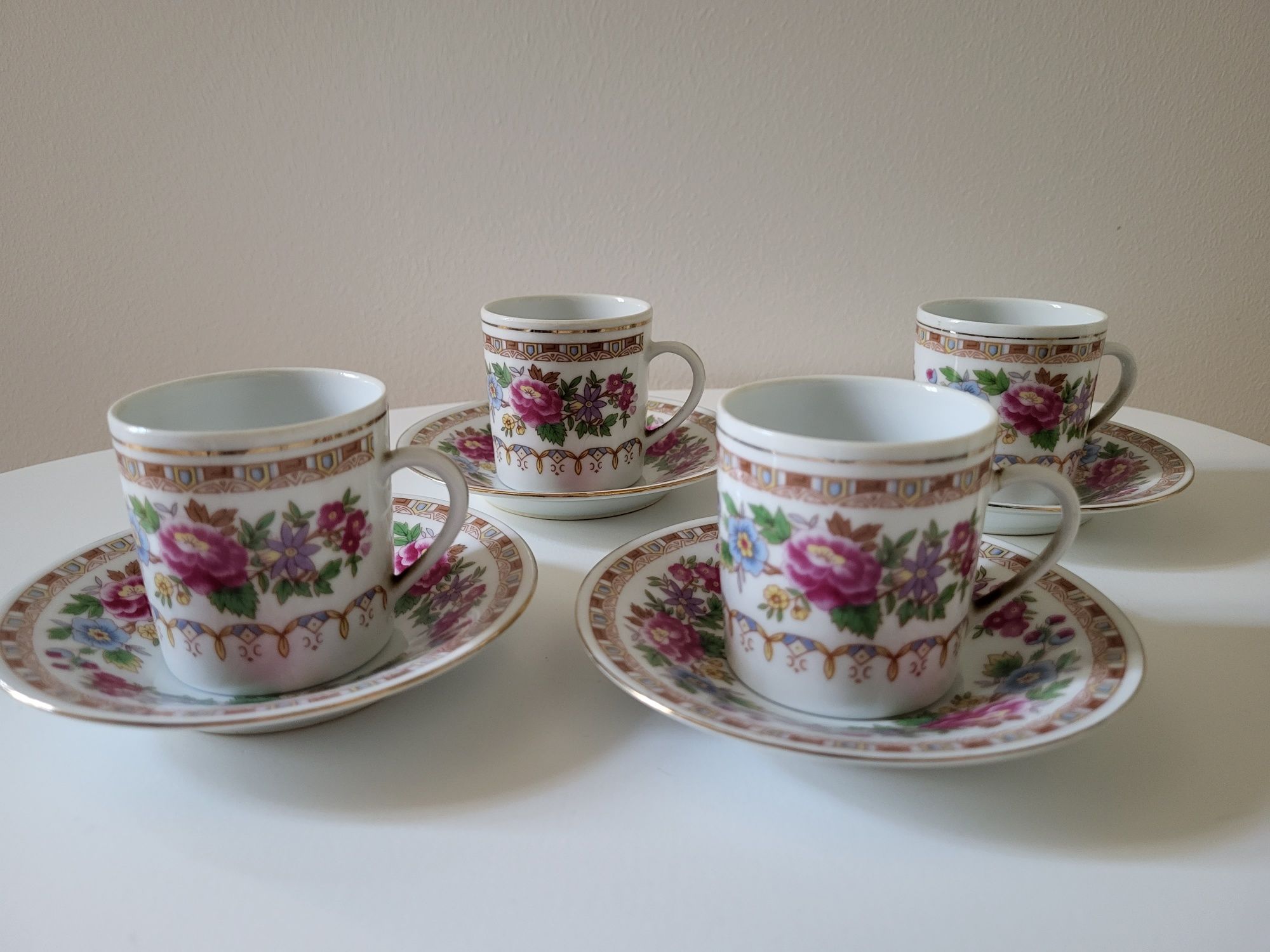 Komplet 4 filiżanek do kawy porcelana
