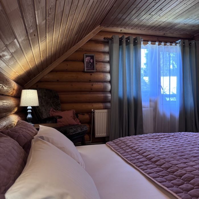 Затишний дерев'яний будиночок у тиші лісу на 4+2 осіб