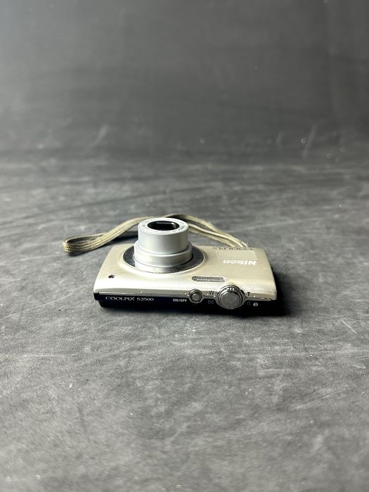 Цифровий фотоапарат Nikon coolpix S2500 в робочому стані