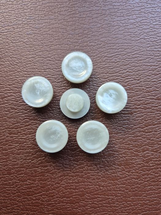 Guziki przezroczyste, perlowe