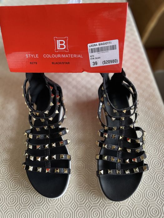 Laura Biaggiotti  - Novas