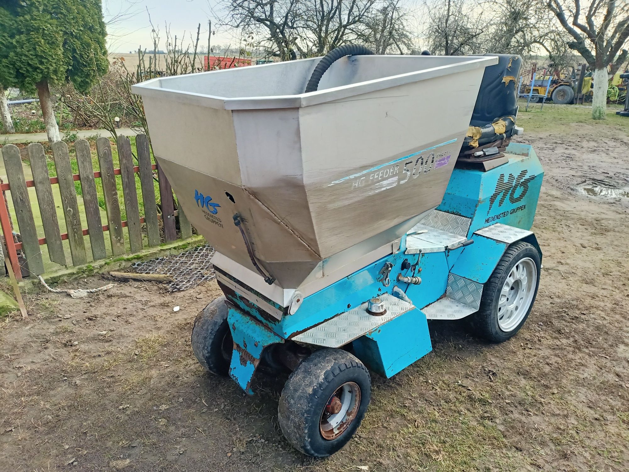 Mini wóz paszowy silnik Kubota 3 cylindry wozidlo ładowarka