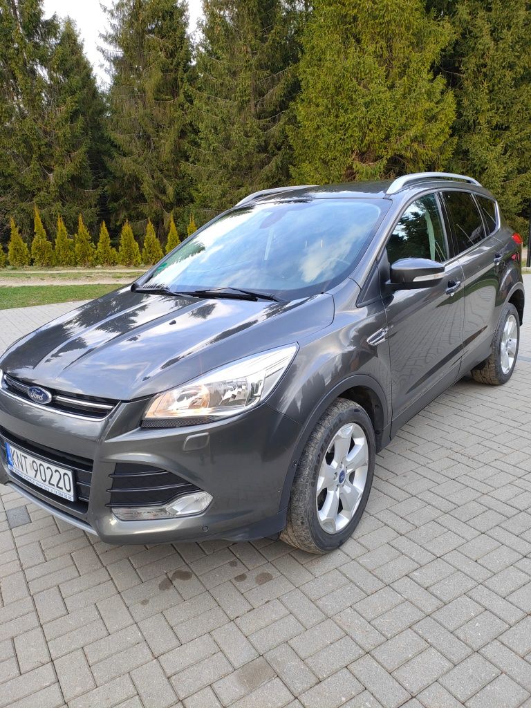 Ford Kuga.   4x4