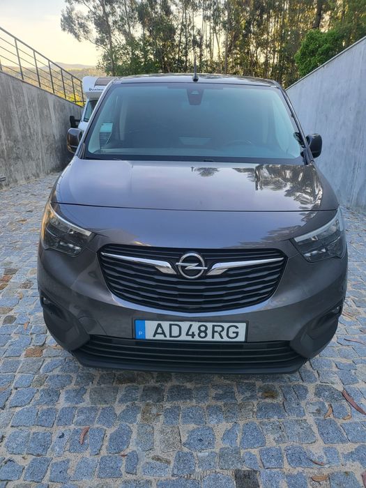 Opel Combo 1.5 130cv Caixa automática 8v
