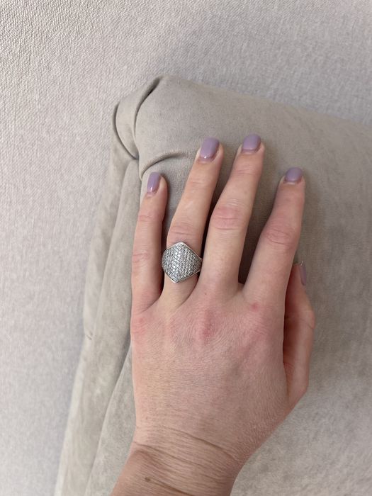 Перстень срібний з цирконами, р.17