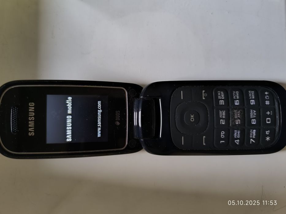 Продам кнопочный телефон Samsung GT-E1272