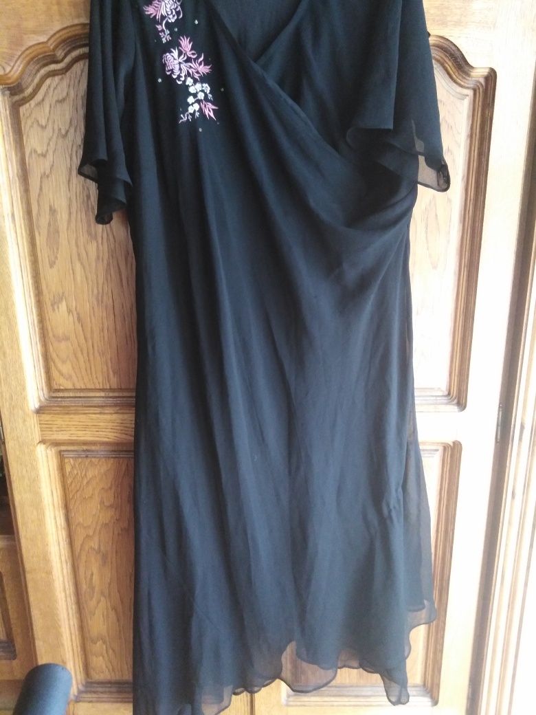 Roz 28 duża sukienka damska czarna modny fason