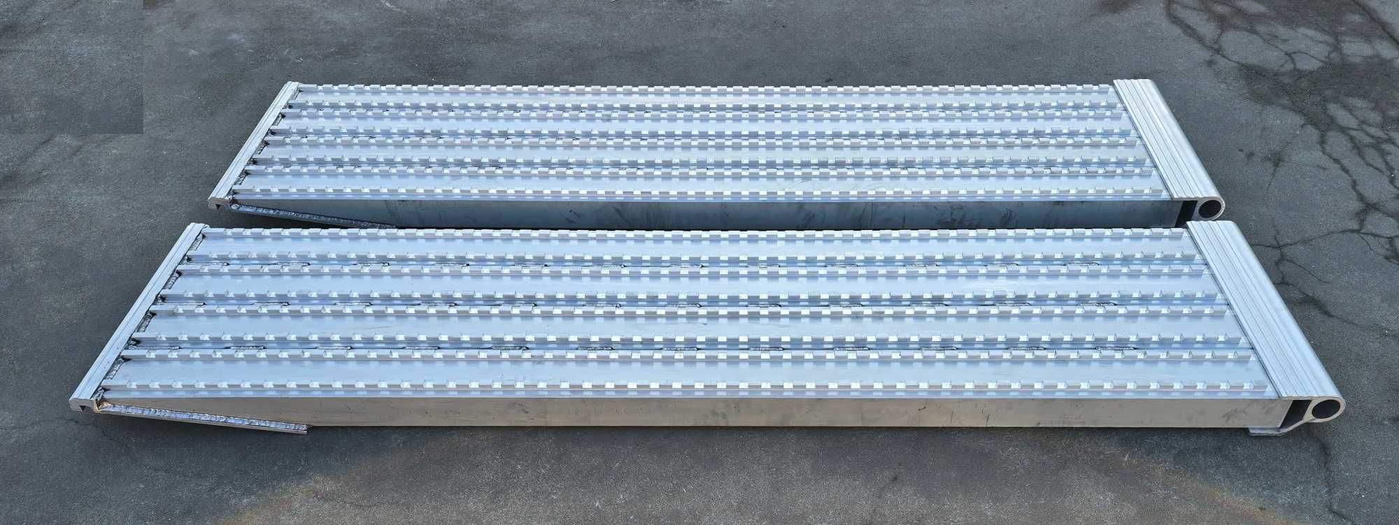Najazdy aluminiowe PROFESSIONAL 2400x600x90mm mocowanie na rurę 15 ton