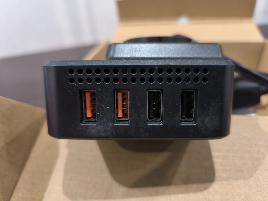 Автомобільний інвертор 12 - 220 В