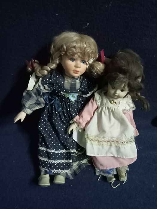 Nove bonecas 7 de porcelana e um não em bom estado