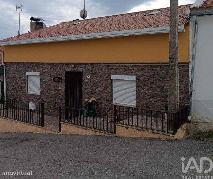 Casa T4 em Azinhoso de 100,00 m2