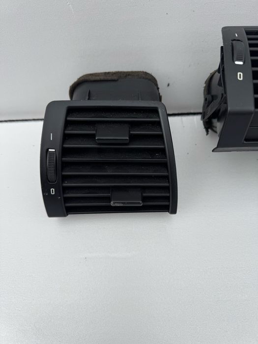 Пісдстаканники з шторкою.пластик салону. бмв х5 є53