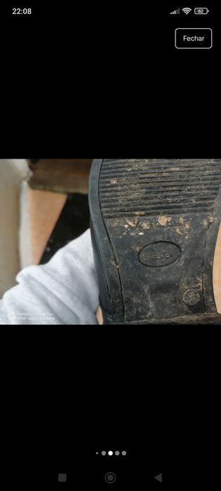 Botas de montar pretas da marca Chester.