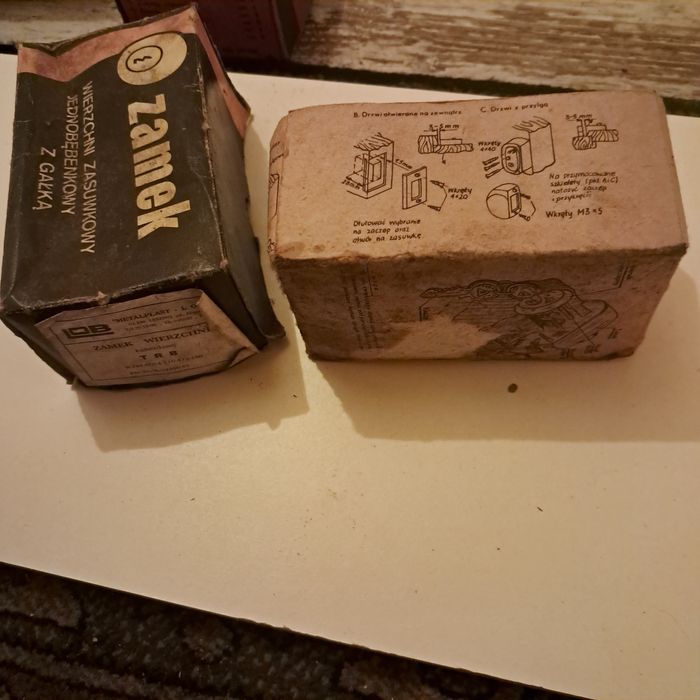 Stary zamek drzwi wierzchni nadrzwiowy z gałką