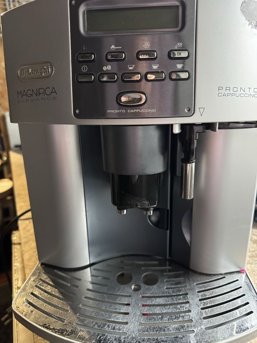 Коіемашина Delonghi