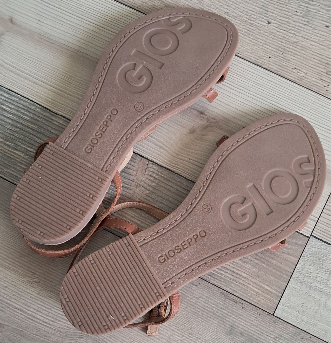 Сандалі шкіряні Gioseppo (р.39)