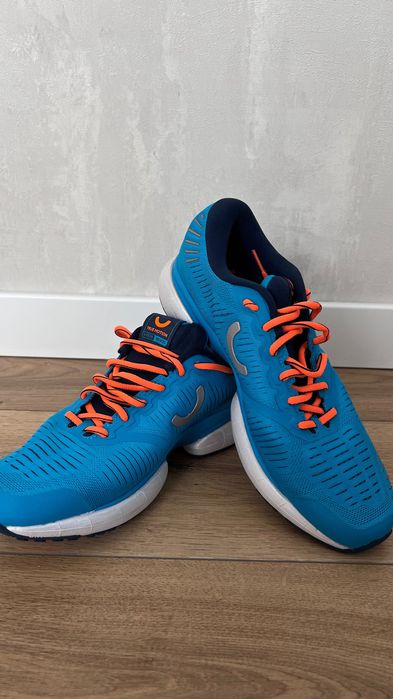 Чоловічі кросівки True Motion