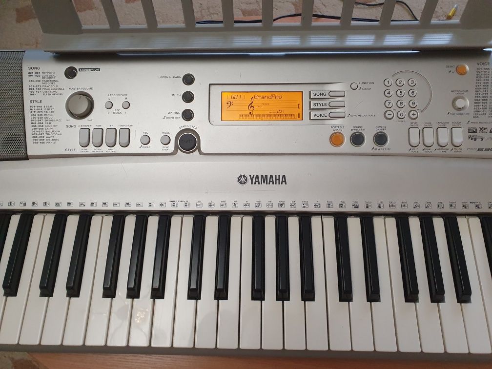 Синтезатор Yamaha PSR-E 303