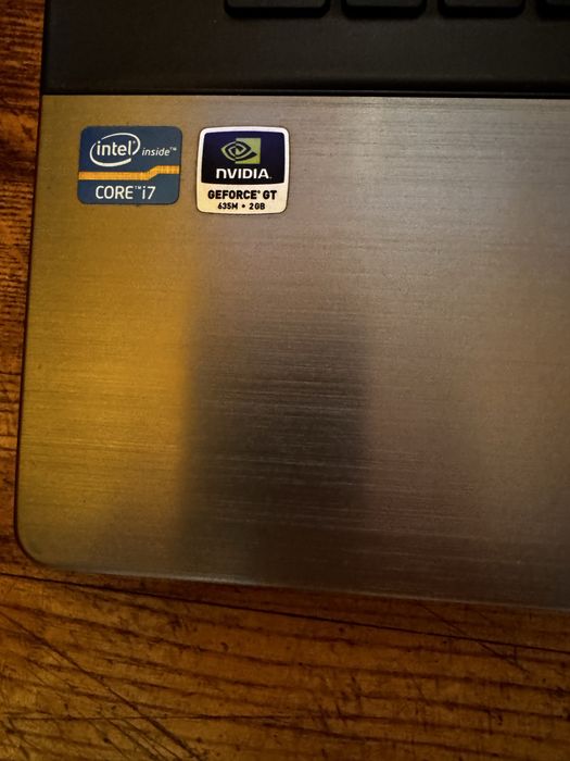 Asus i 7 dwa dyski i  jeden ssd