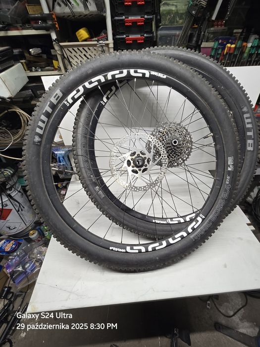 Komplet kół e*thirteen 27,5 z opnami