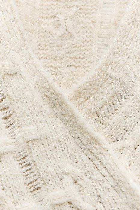 Бежевий светр zara