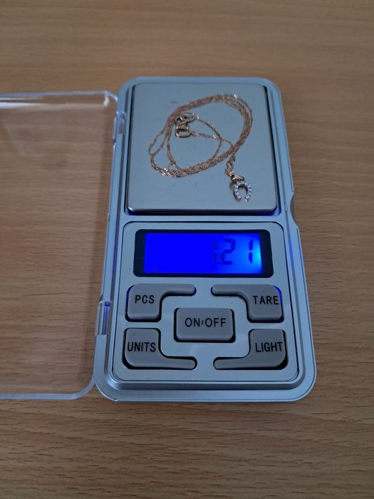 Złoty elegancki łańcuszek