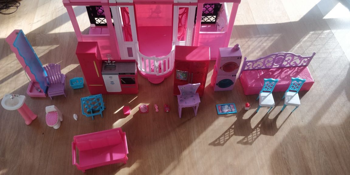 Casa da Barbie com acessórios de oferta