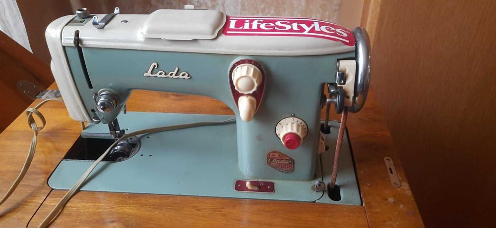 Ретро швейная машинка Lada 237-1 Made in Czechoslovakia паспорт винтаж