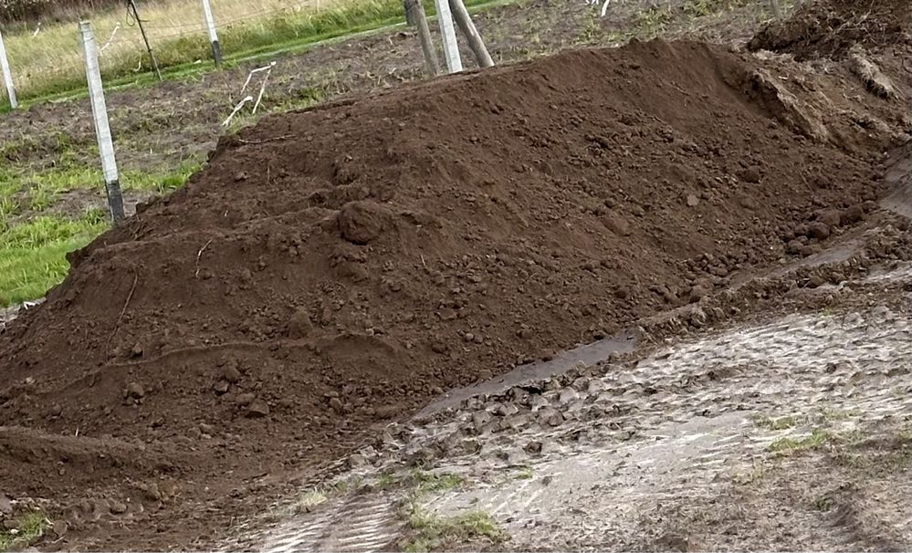 Ziemia na podwyższenie terenu/ogrodowa/czarnoziem/Humus/pod trawnik