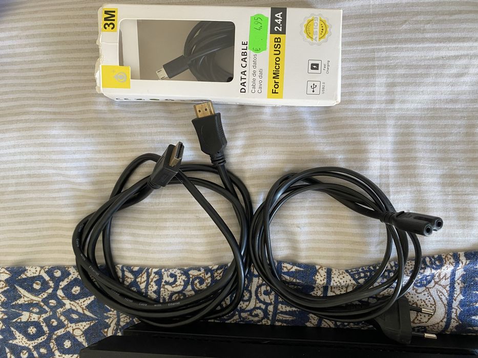 PS4 completo com 3 comandos