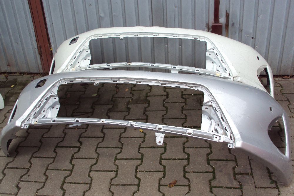 zderzak przód toyota auris II