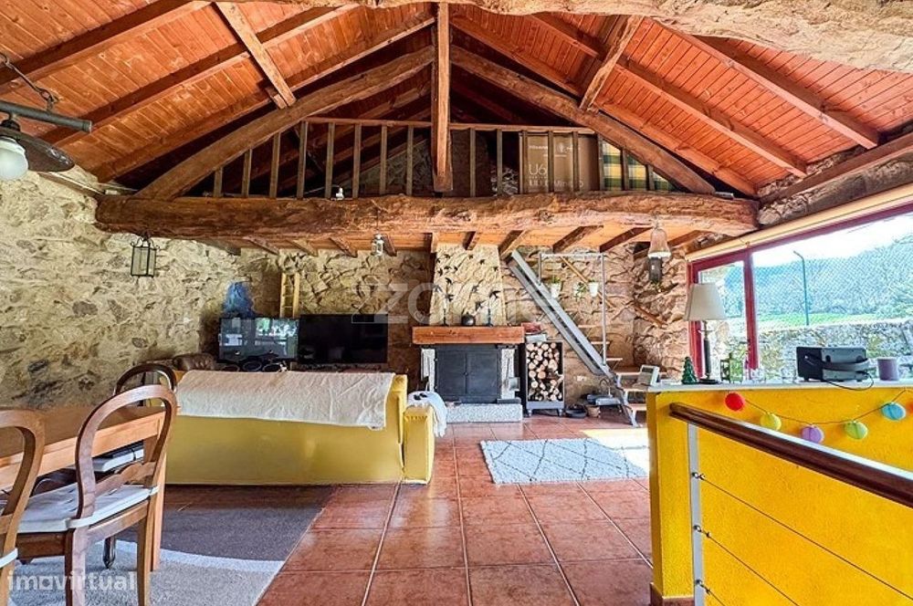 Moradia T2+1 com jardim e terreno –  Tourém, Montalgre