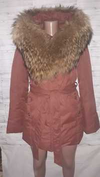 Зимняя куртка с меховые воротником