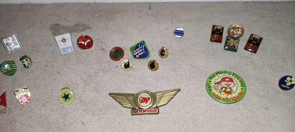 pins crachás diversos -- consulte a lista abaixo