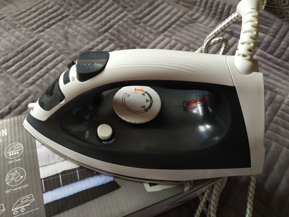 Nowe żelazko Steam Iron BL DB 1800 B2