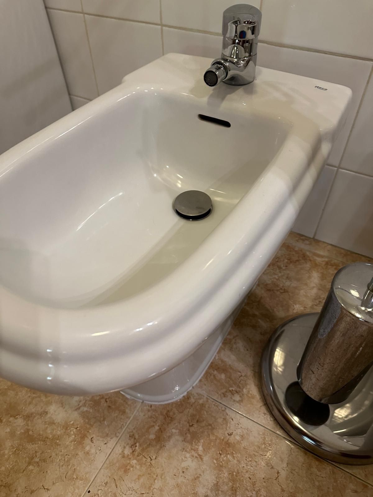 Loiça casa banho, banheira hidromassagem e movel wc