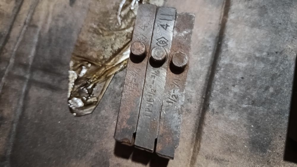 Плашка клупп для нарізання різьби