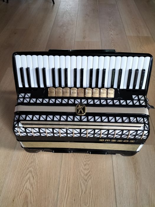Akordeon Weltmeister Atlantic III N 120 basów 4 chòry po prostu NOWY