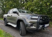 Разборка Toyota Hilux бампер комплектний