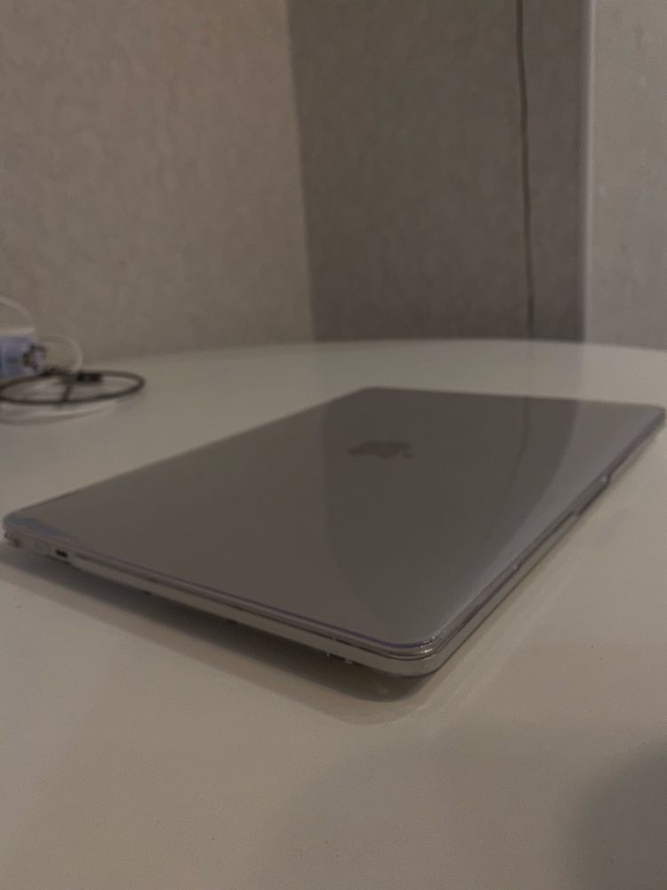 Продам Macbook pro 2017, 13,  1Tb, i7